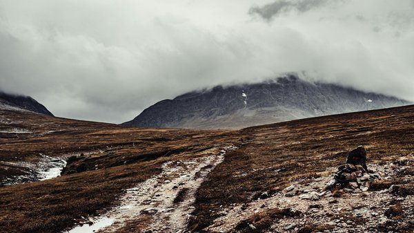 Quels conseils pour louer une maison de vacances en Écosse avec des ateliers de tricot traditionnel et des randonnées dans les Highlands?